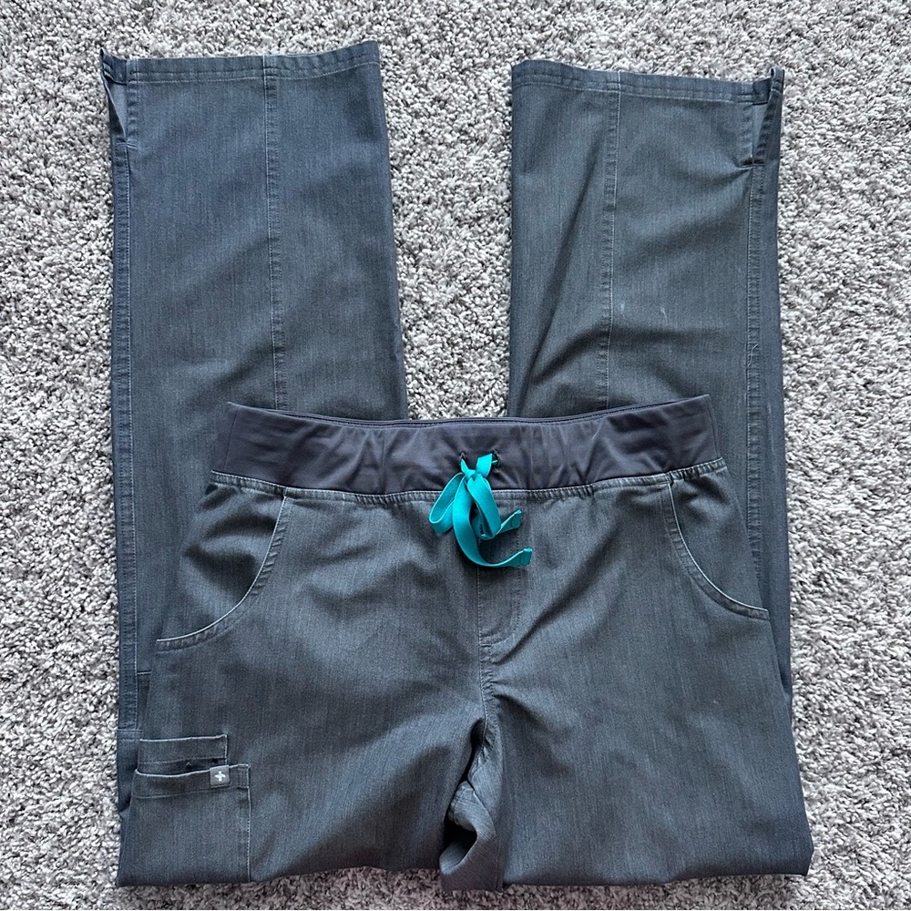 Women’s Figs heathered gray scrubs scrub straight leg pants